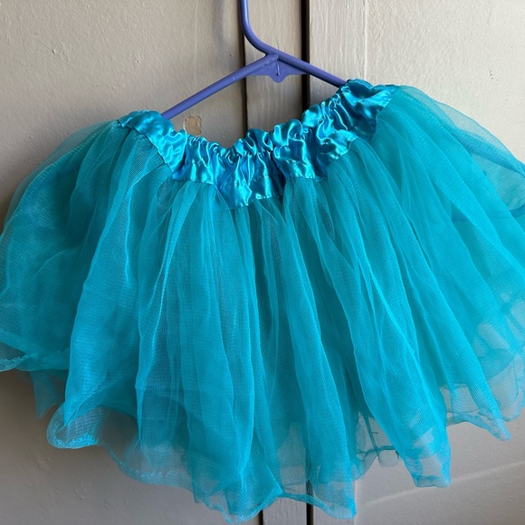 OS Turquoise Tutu Waist is 6” and stretches to 17” length is 11” top to bottom - Picture 1 of 1